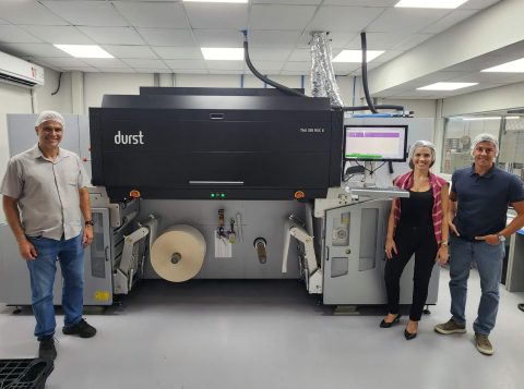 Equipe GrowLabel recebendo nova Durst